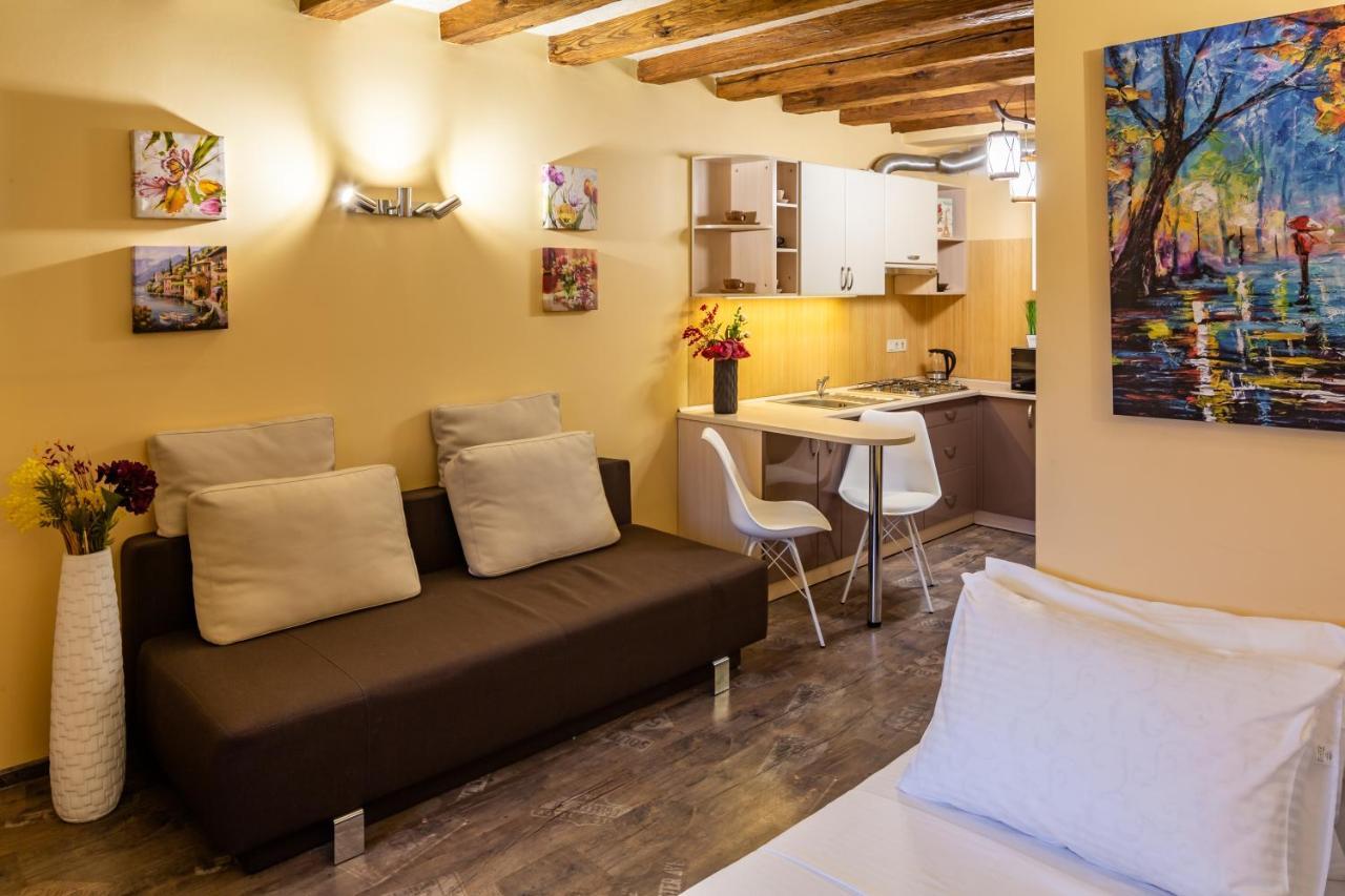 Alfa Apartments Rynok Square 18 Lviv Ngoại thất bức ảnh